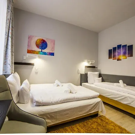 Haracsi Vendeghaz * Zselickisfalud